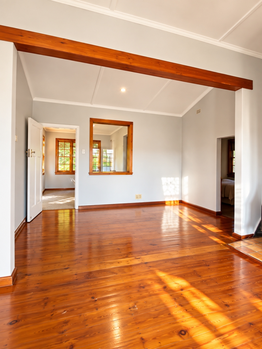 2 Bedroom Property for Sale in Vredehoek Western Cape